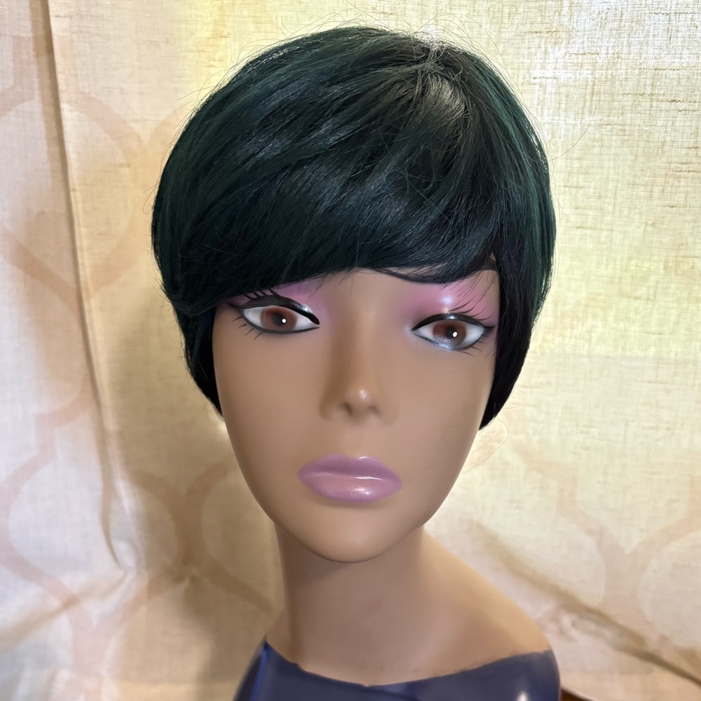 Bobbi Boss- Tisha pixie wig dk green